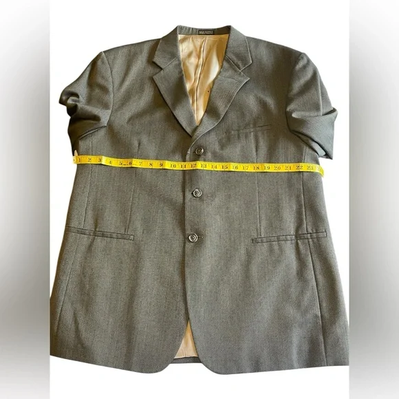 J. Ferrar Brown Blazer and Slacks for Men. Slacks Size 36 x 32. Blazer Size XL.